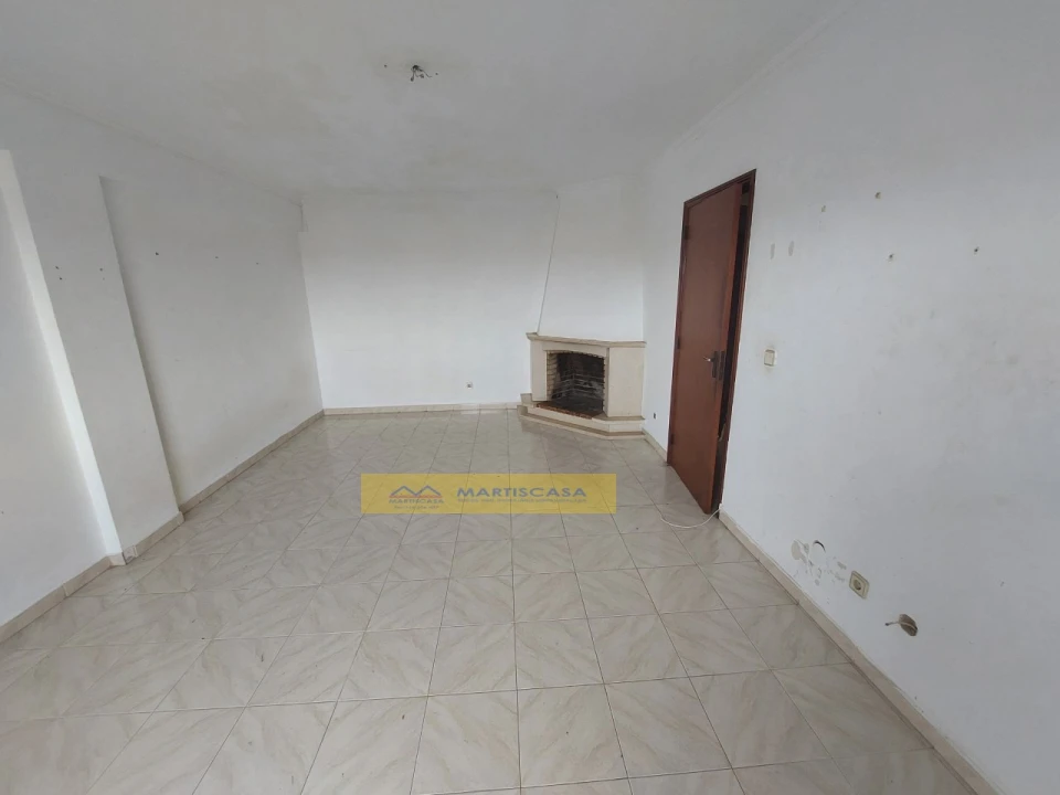 Apartamento T2 para Venda em Rio de Mouro Foto 2
