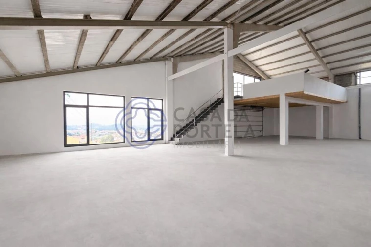 Armazém para Venda em Escapães Foto 6