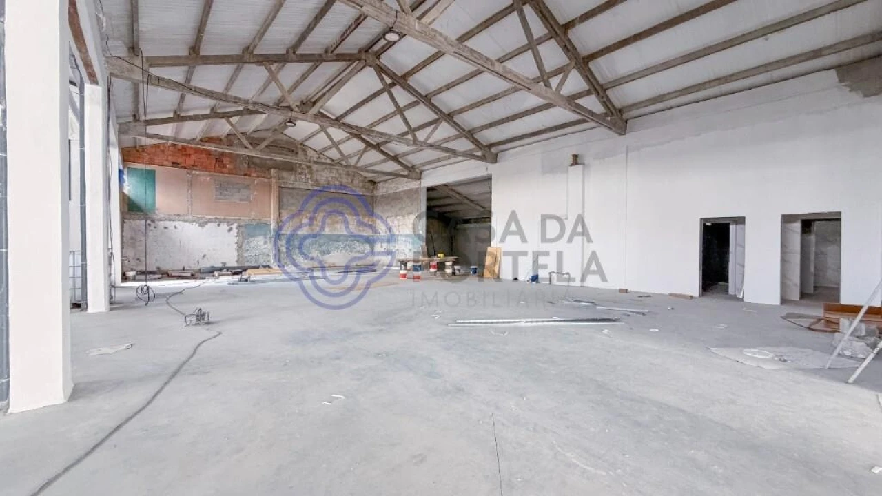 Armazém para Venda em Escapães Foto 15