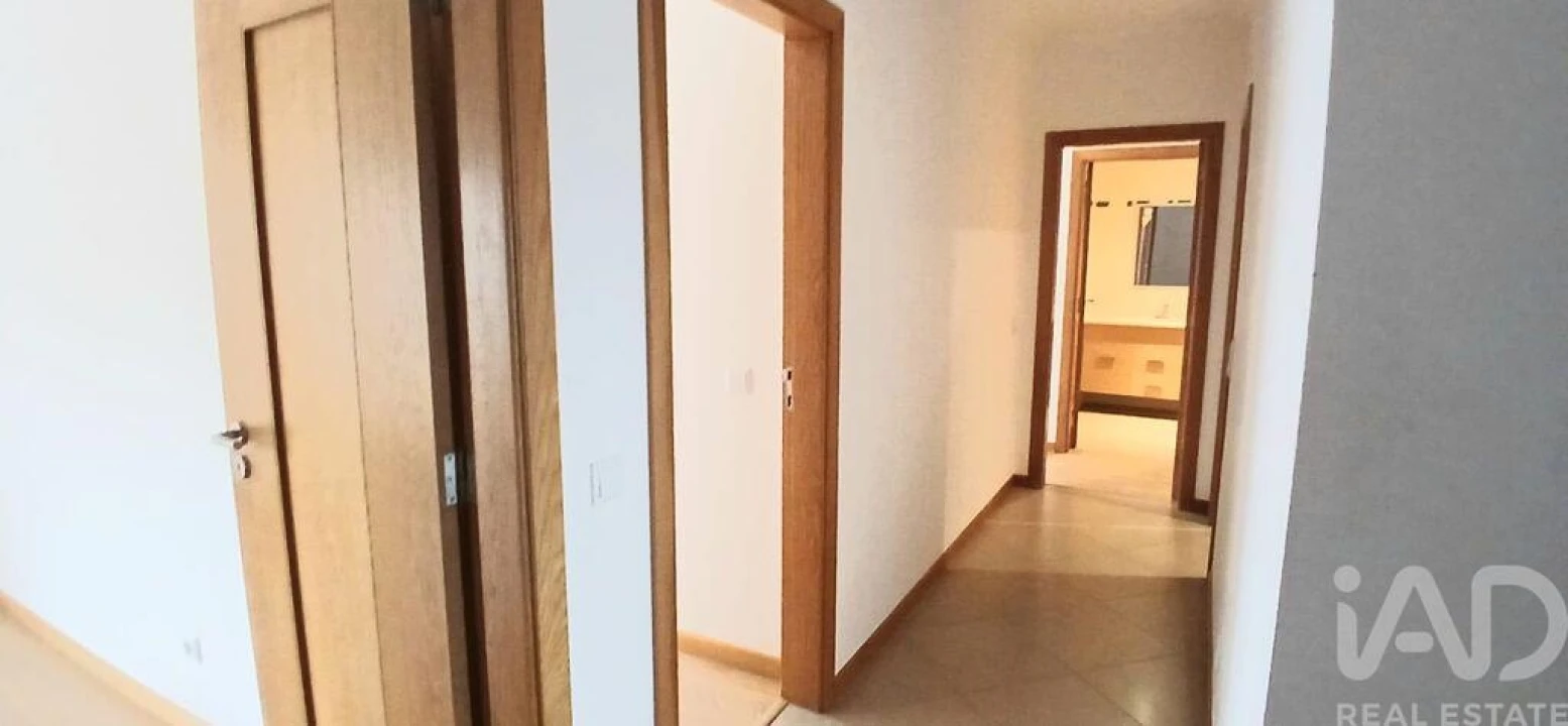 Apartamento T3 para Venda em Quelfes Foto 11