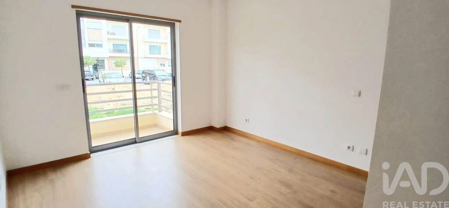 Apartamento T3 para Venda em Quelfes Foto 7