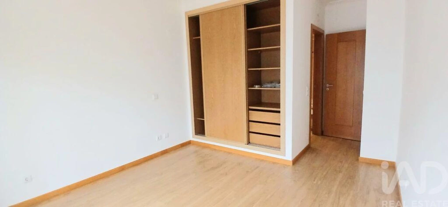 Apartamento T3 para Venda em Quelfes Foto 6