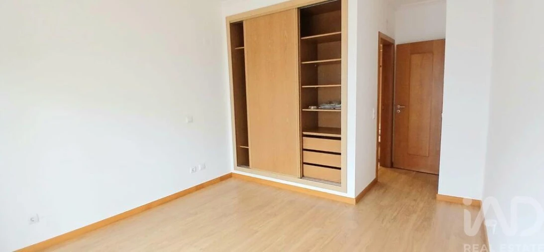 Apartamento T3 para Venda em Quelfes Foto 10