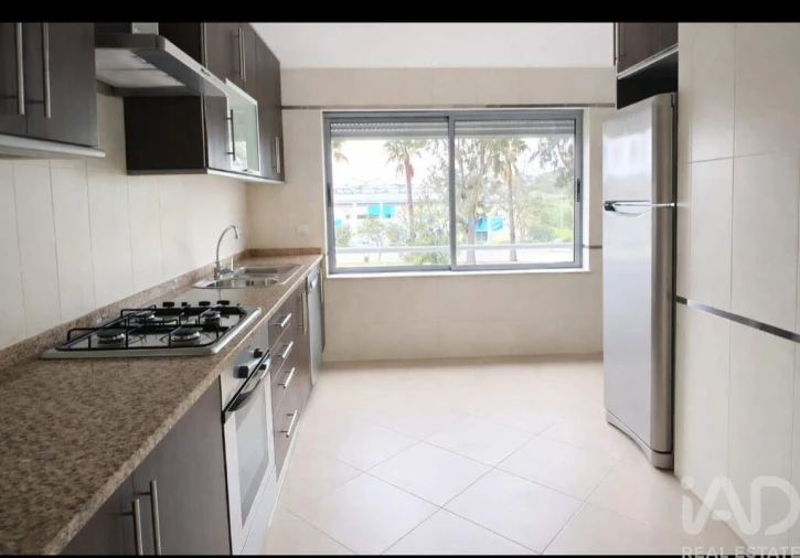 Apartamento T3 para Venda em Quelfes Foto 4