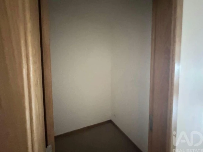 Apartamento T3 para Venda em Quelfes Foto 13