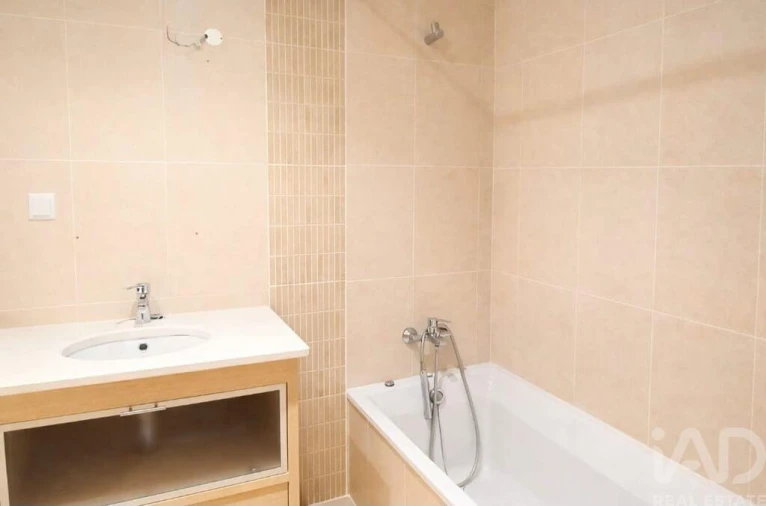 Apartamento T3 para Venda em Quelfes Foto 14