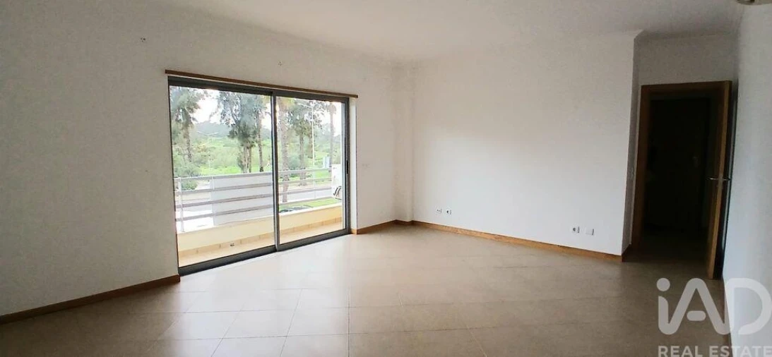Apartamento T3 para Venda em Quelfes Foto 2