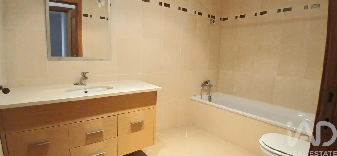 Apartamento T3 para Venda em Quelfes Foto 9