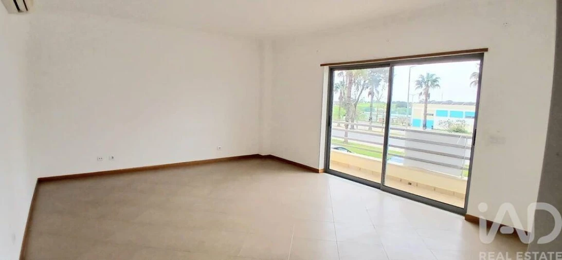 Apartamento T3 para Venda em Quelfes Foto 1