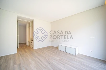 Moradia T3 para Venda em Nogueira e Silva Escura