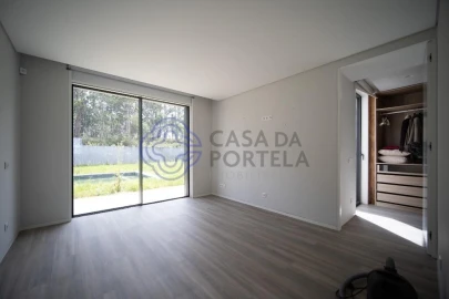 Moradia T3 para Venda em Nogueira e Silva Escura