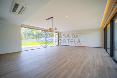 Moradia T3 para Venda em Nogueira e Silva Escura