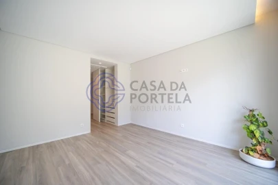 Moradia T3 para Venda em Nogueira e Silva Escura