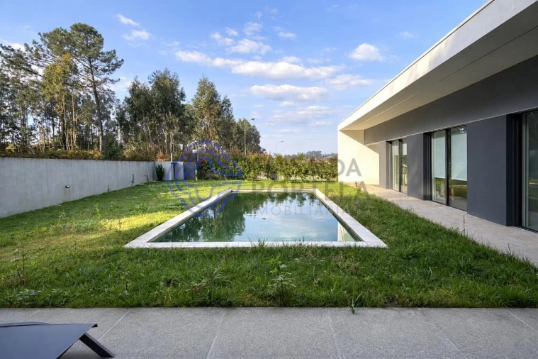 Moradia T3 para Venda em Nogueira e Silva Escura Foto 2