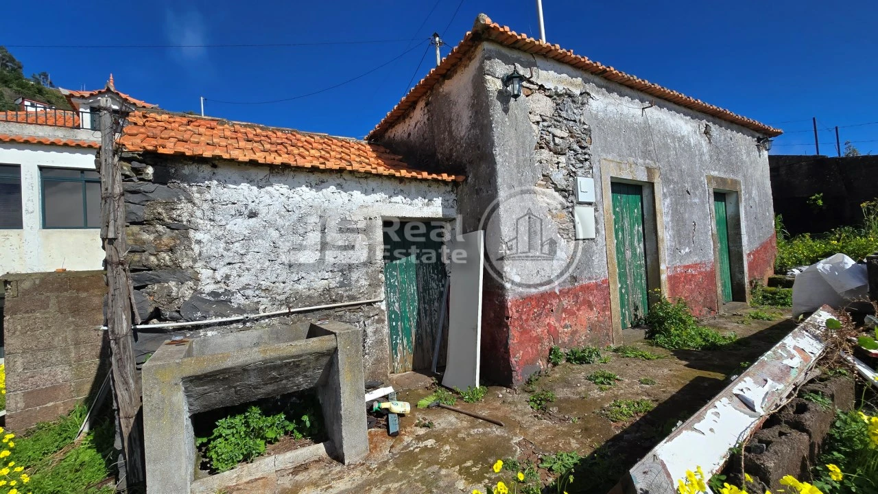 Moradia T2 para Venda em Estreito de Camara de Lobos Foto 1