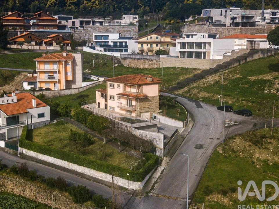 Moradia T4 para Venda em Lanhoso Foto 8