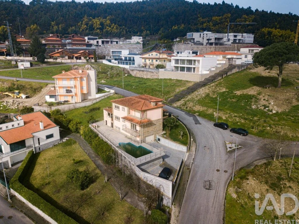 Moradia T4 para Venda em Lanhoso Foto 2