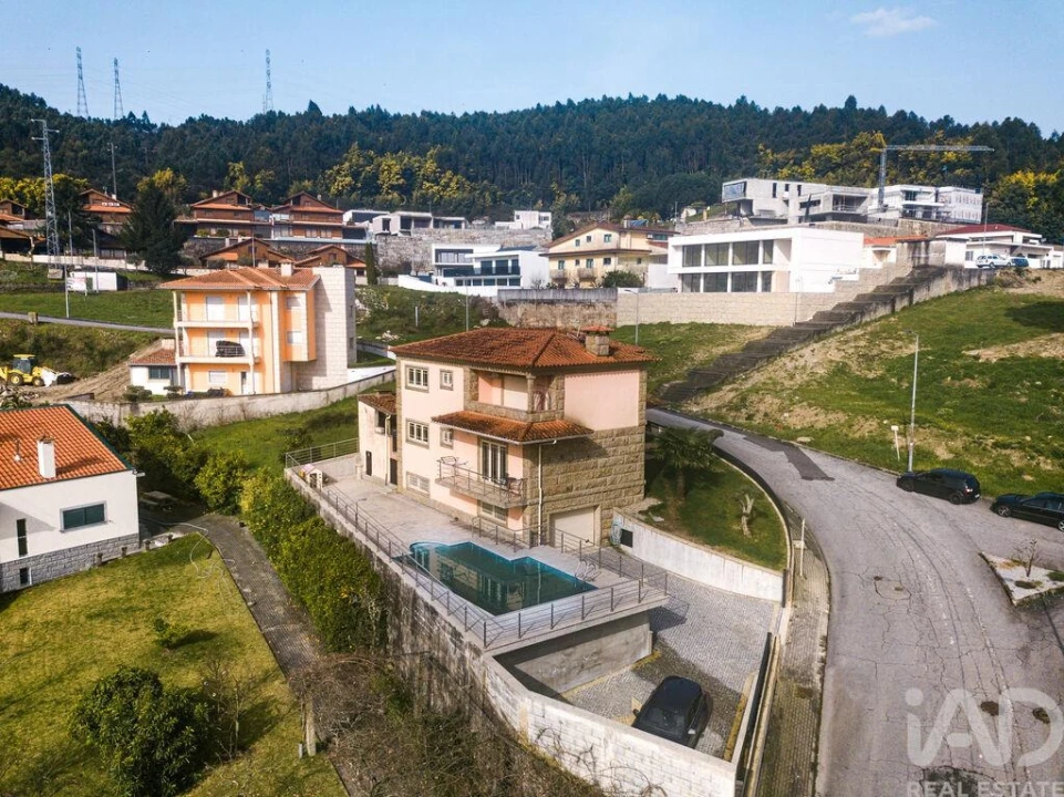 Moradia T4 para Venda em Lanhoso Foto 7