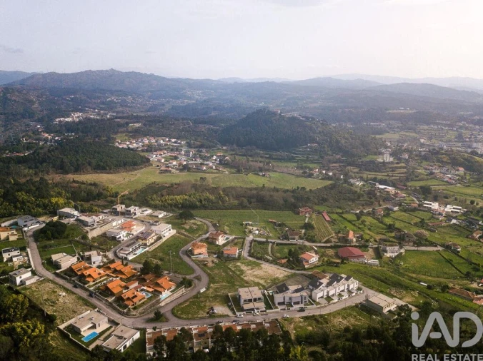 Moradia T4 para Venda em Lanhoso Foto 5