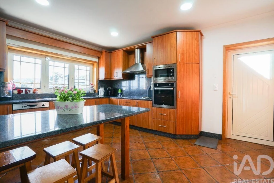 Moradia T4 para Venda em Lanhoso Foto 16