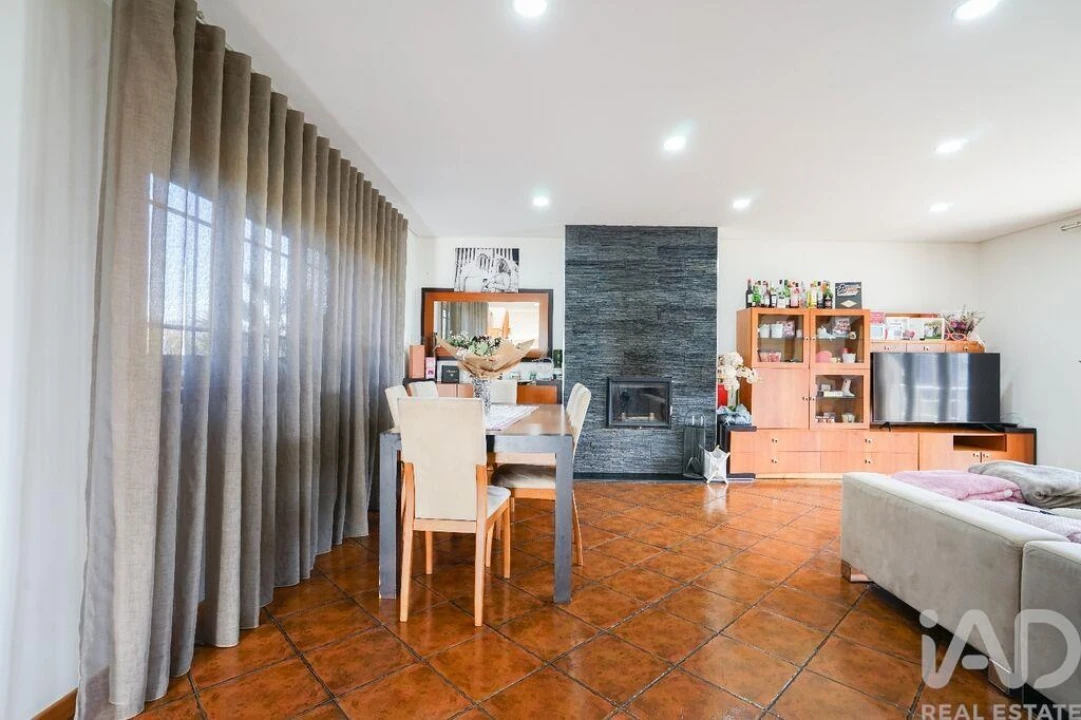 Moradia T4 para Venda em Lanhoso Foto 11