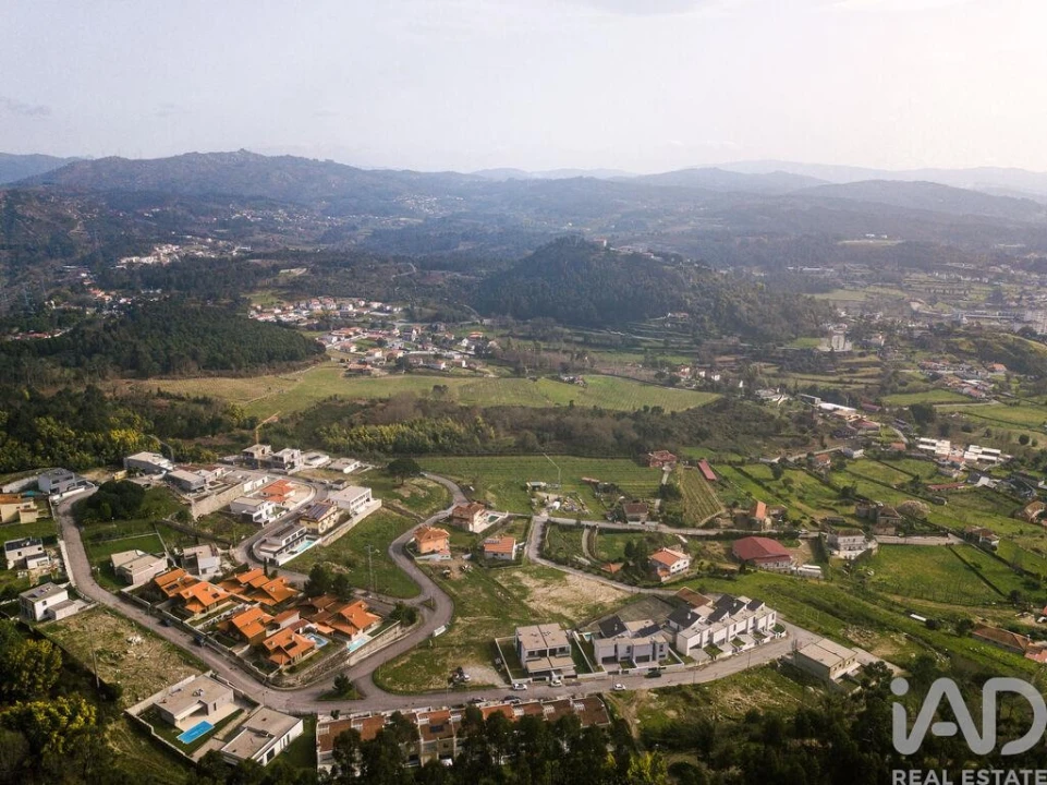 Moradia T4 para Venda em Lanhoso Foto 5