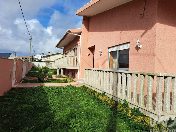 Moradia T5 para Venda em Guilhabreu Foto 2