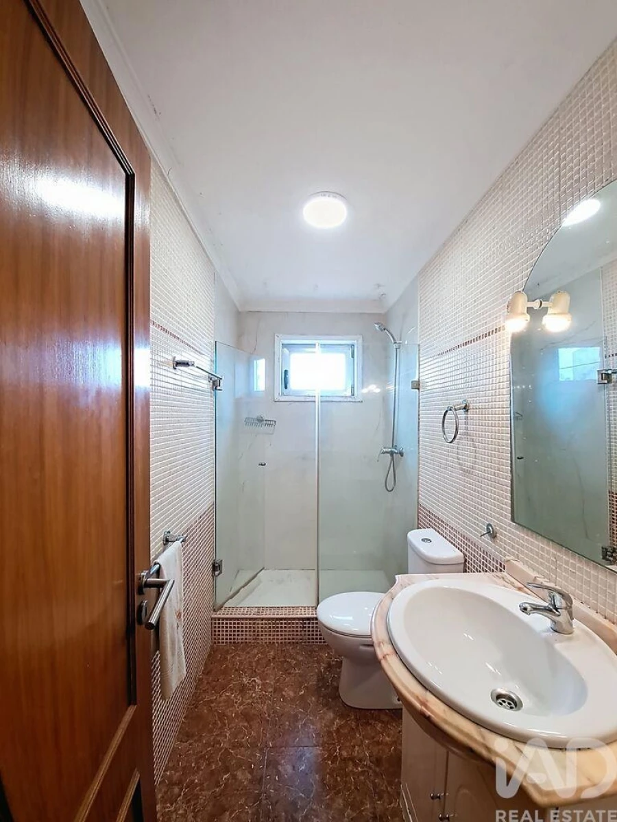 Moradia T5 para Venda em Guilhabreu Foto 6