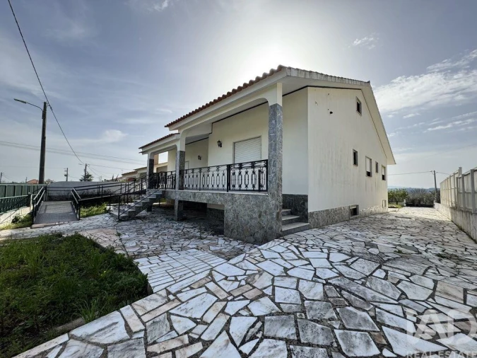 Moradia T4 para Venda em São Pedro de Tomar Foto 1