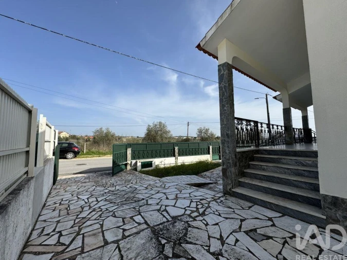 Moradia T4 para Venda em São Pedro de Tomar Foto 38