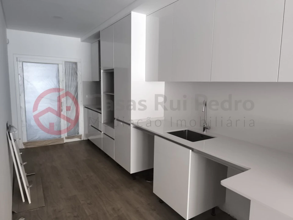 Moradia T4 para Venda em Fernao Ferro Foto 10