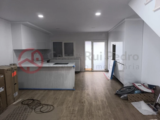 Moradia T4 para Venda em Fernao Ferro Foto 12