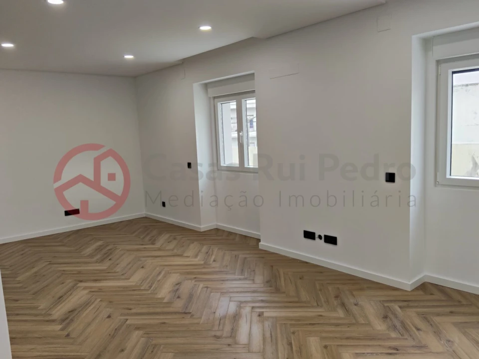 Moradia T3 para Venda em Almada, Cova da Piedade, Pragal e Cacilhas Foto 7