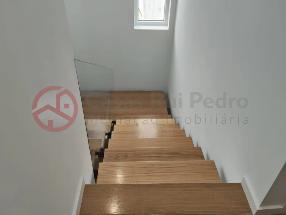 Moradia T3 para Venda em Almada, Cova da Piedade, Pragal e Cacilhas Foto 24