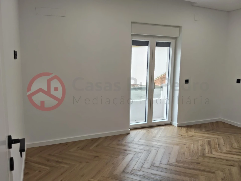 Moradia T3 para Venda em Almada, Cova da Piedade, Pragal e Cacilhas Foto 35