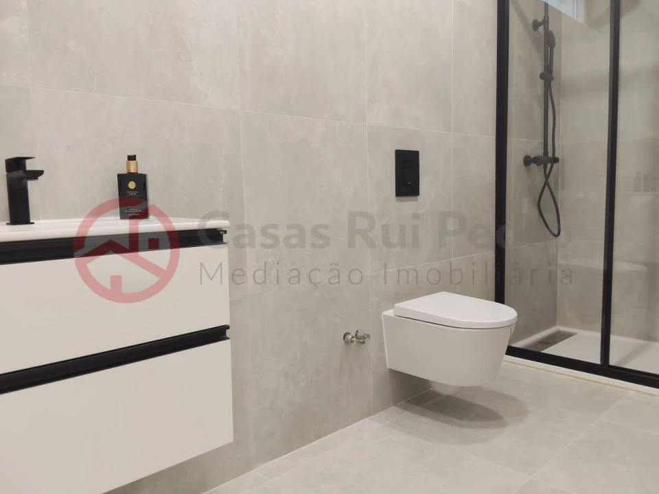 Moradia T3 para Venda em Almada, Cova da Piedade, Pragal e Cacilhas Foto 36