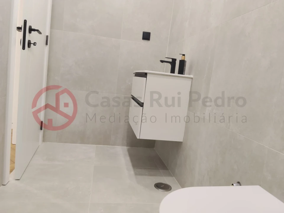 Moradia T3 para Venda em Almada, Cova da Piedade, Pragal e Cacilhas Foto 37