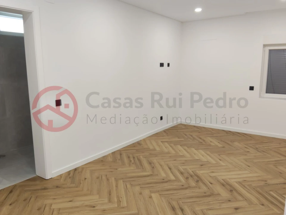 Moradia T3 para Venda em Almada, Cova da Piedade, Pragal e Cacilhas Foto 41