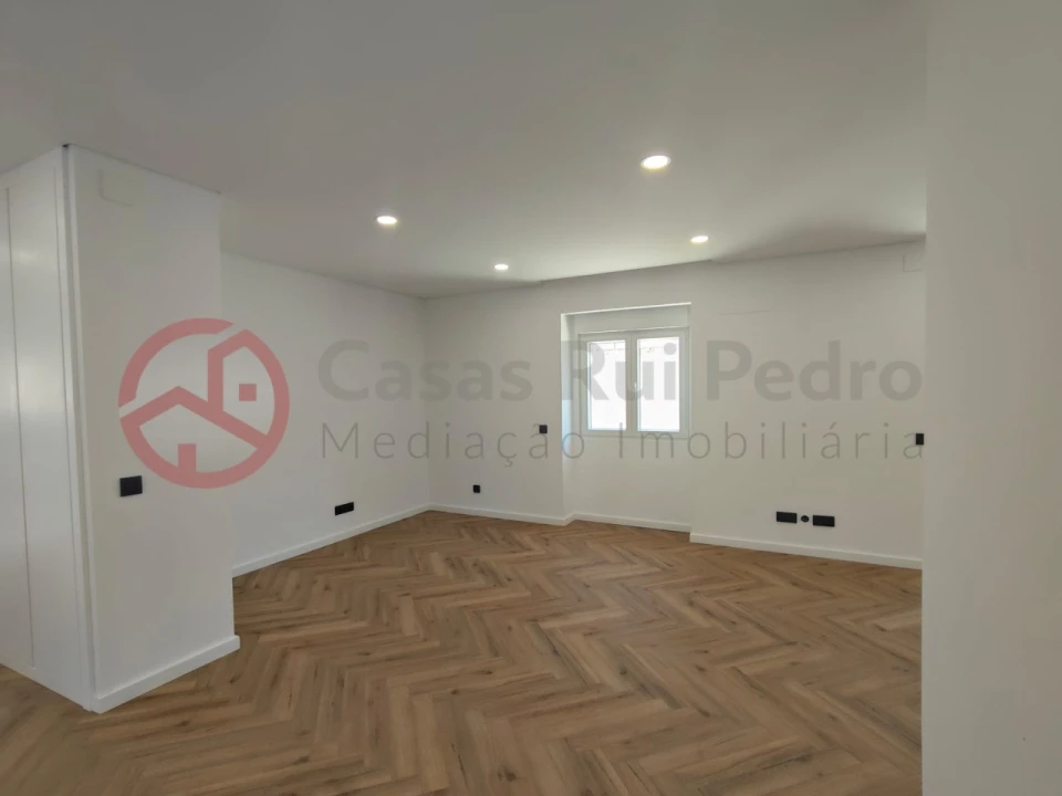 Moradia T3 para Venda em Almada, Cova da Piedade, Pragal e Cacilhas Foto 4