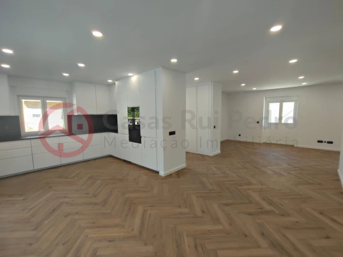 Moradia T3 para Venda em Almada, Cova da Piedade, Pragal e Cacilhas Foto 1