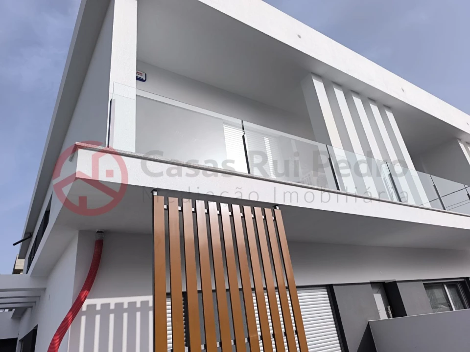 Moradia T4 para Venda em Fernao Ferro Foto 3