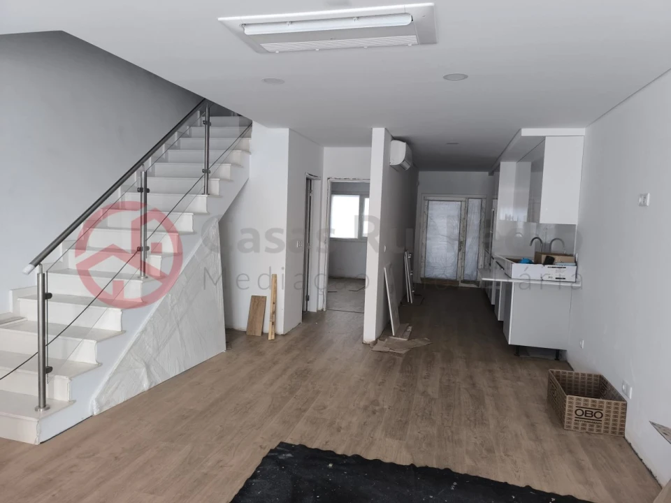 Moradia T4 para Venda em Fernao Ferro Foto 9