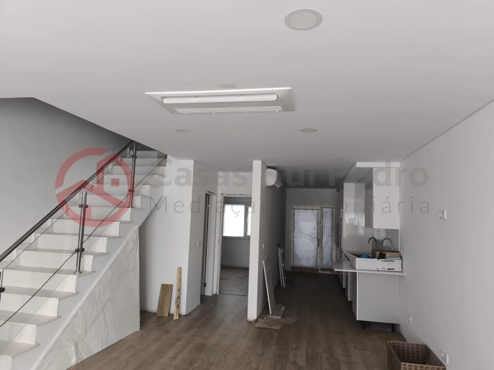 Moradia T4 para Venda em Fernao Ferro Foto 10