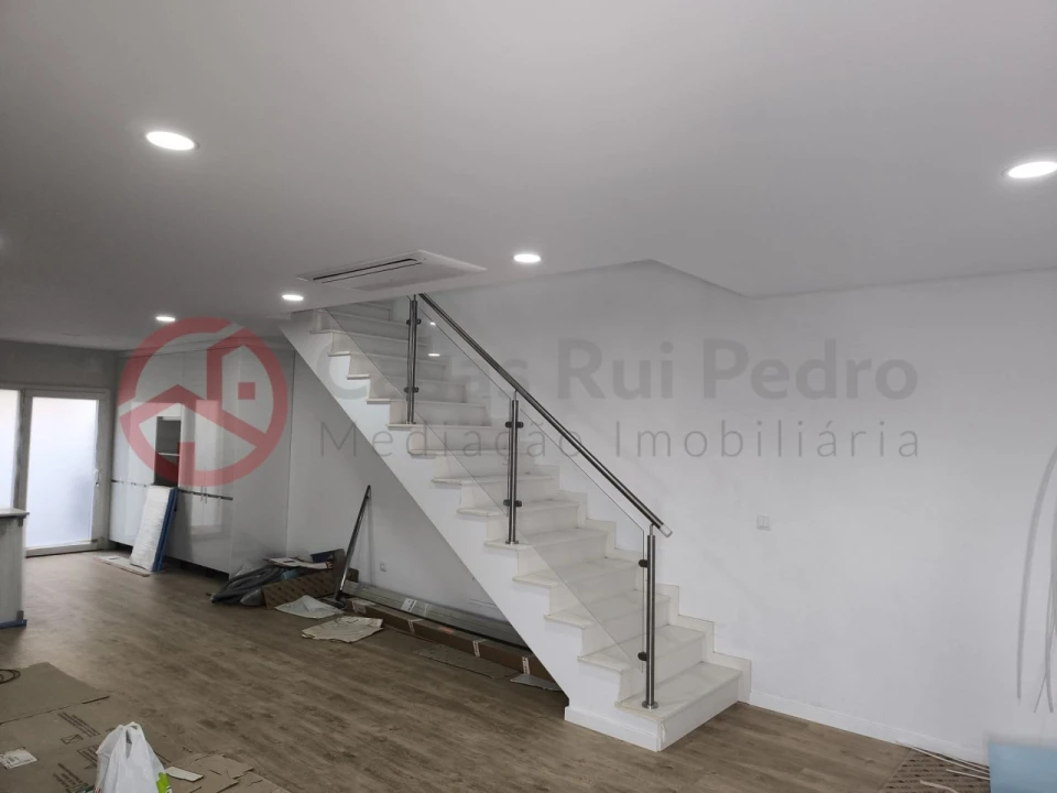 Moradia T4 para Venda em Fernao Ferro Foto 16