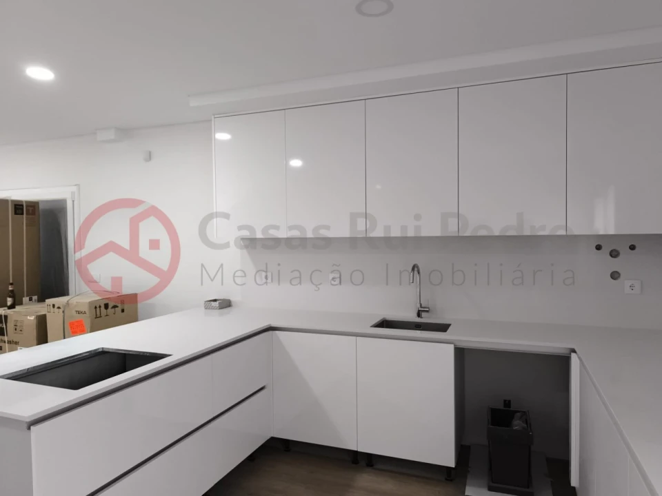 Moradia T4 para Venda em Fernao Ferro Foto 20