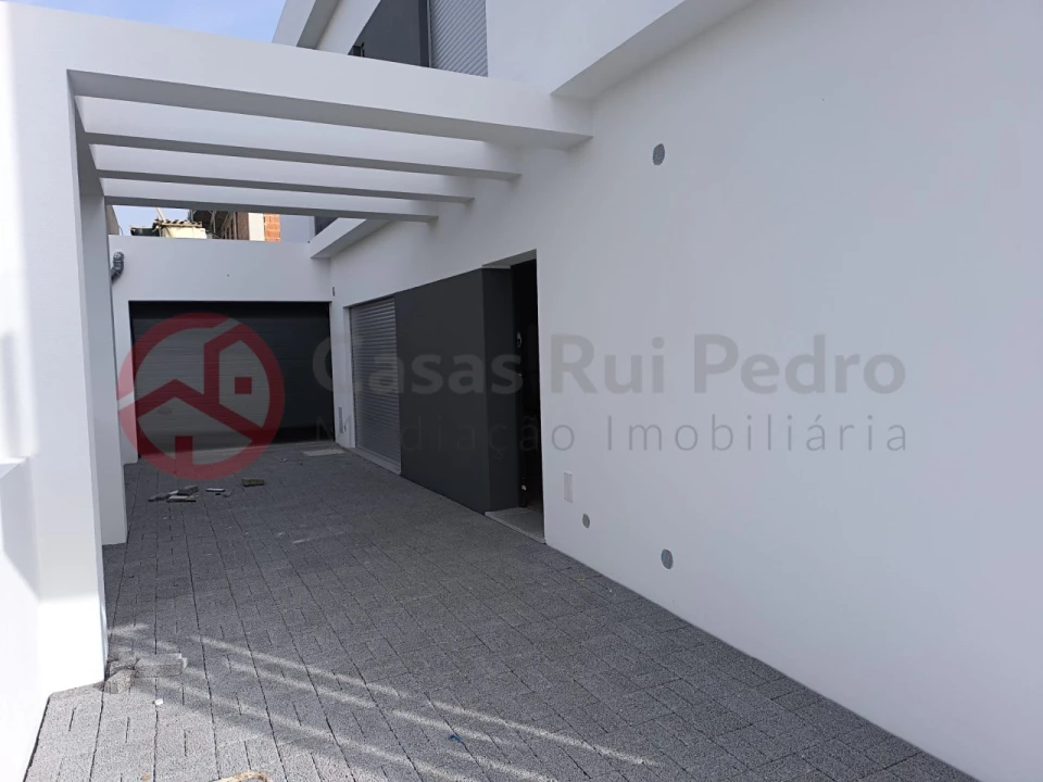 Moradia T4 para Venda em Fernao Ferro Foto 21