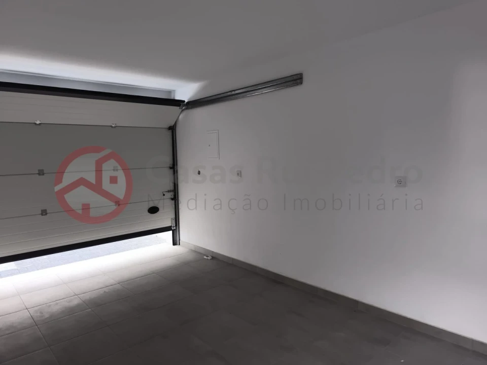 Moradia T4 para Venda em Fernao Ferro Foto 23