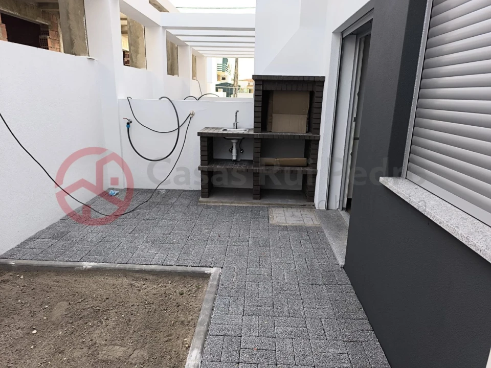 Moradia T4 para Venda em Fernao Ferro Foto 1