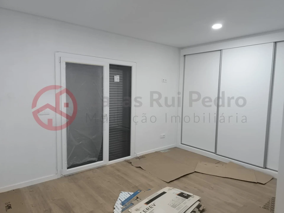 Moradia T4 para Venda em Fernao Ferro Foto 29