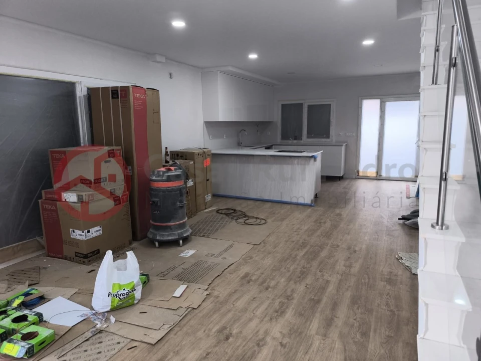 Moradia T4 para Venda em Fernao Ferro Foto 32